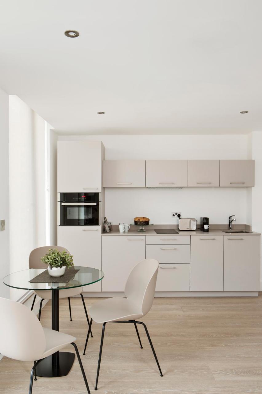 Executive One Bedroom Apartment with Terrace,770111413:JPEG